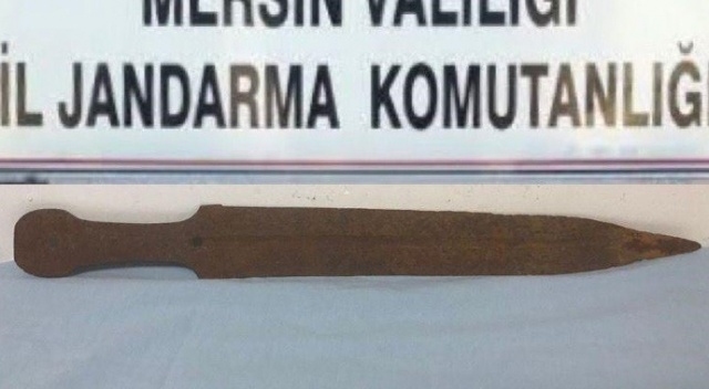 Mersin'de lejyoner kılıcı ele geçirildi Mersin'de lejyoner kılıcı ele geçirildi