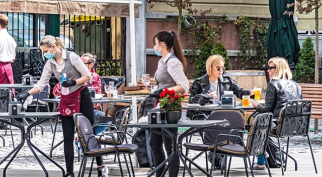MIT: Restoranların yarım kapasiteyle çalıştırılmasının bilimsel dayanağı yok
