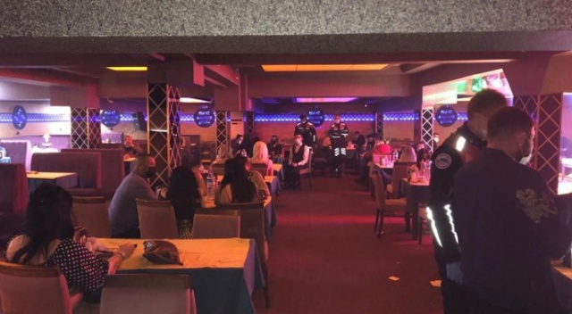Mührü kırılan mekana polis baskını: 53 kişi yakalandı Mührü kırılan mekana polis baskını: 53 kişi yakalandı