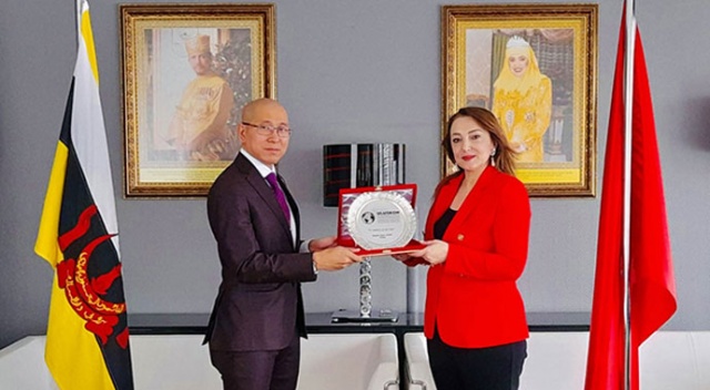 Nezaket Emine Atasoy Brunei Ankara Büyükelçisine ziyarette bulundu