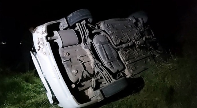 Sakarya'da kontrolden çıkan otomobil şarampole uçtu Sakarya'da kontrolden çıkan otomobil şarampole uçtu