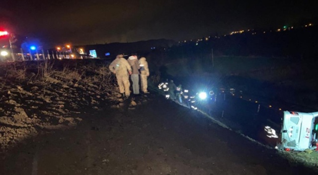 Sivas’ta yolcu otobüs tarlaya uçtu: 39 yaralı