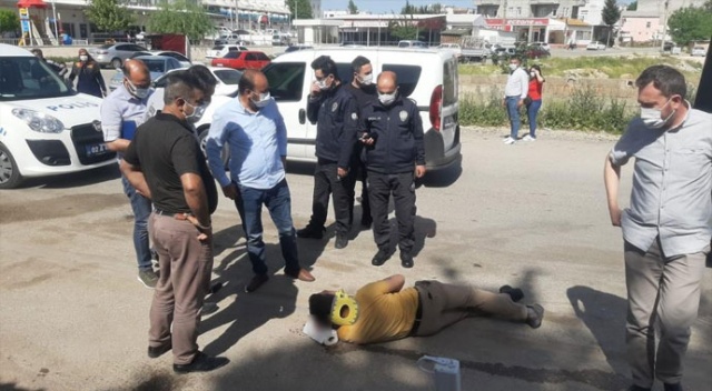 Sokak ortasında öldüresiyle dövüldü