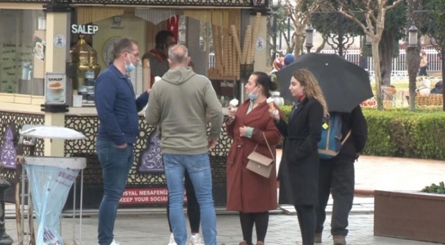 Sultanahmet’te kısıtlamanın keyfini turistler çıkardı Sultanahmet’te kısıtlamanın keyfini turistler çıkardı