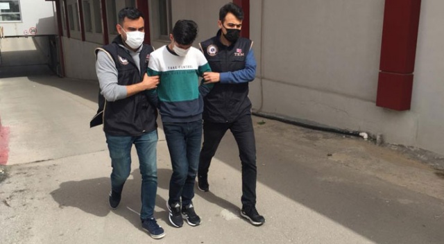 Terörist başının doğum gününde korsan gösteri yapmak isteyen 3 kişi tutuklandı Terörist başının doğum gününde korsan gösteri yapmak isteyen 3 kişi tutuklandı