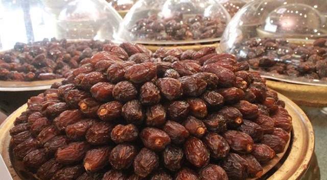 Tezgahlarda hurma hareketliliği başladı