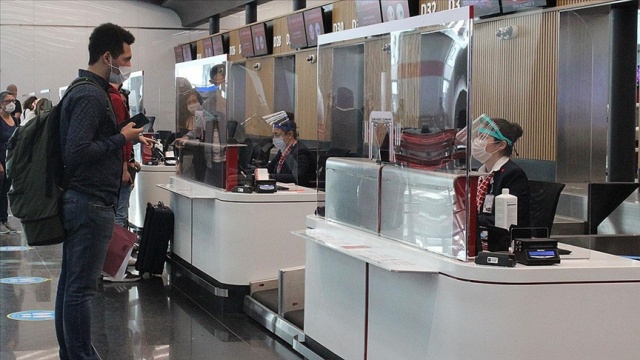 Türkiye ile Azerbaycan arasında kimlikle seyahat dönemi başladı Türkiye ile Azerbaycan arasında kimlikle seyahat dönemi başladı
