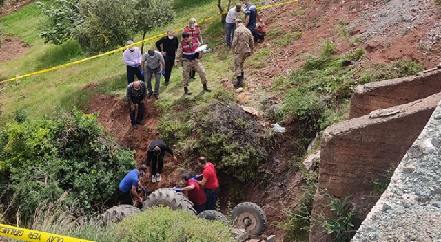 Uçuruma yuvarlanan traktörün sürücüsü hayatını kaybetti Uçuruma yuvarlanan traktörün sürücüsü hayatını kaybetti