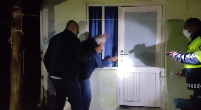 15 saattir haber alınamayan yaşlı kadın evinde baygın halde bulundu 15 saattir haber alınamayan yaşlı kadın evinde baygın halde bulundu
