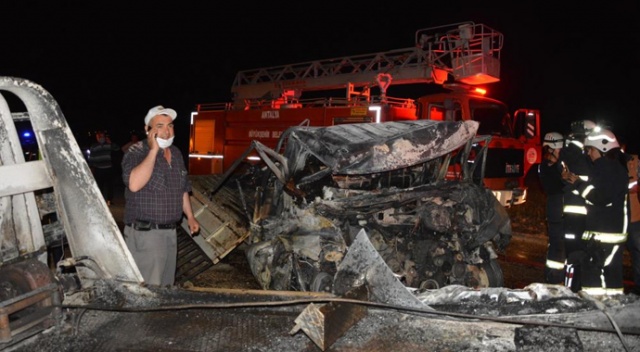 Antalya'da feci kaza: 2 kişi araç içinde yanarak öldü