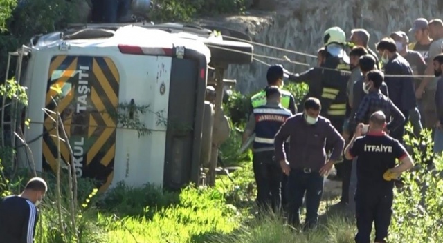 Bingöl’de minibüs şarampole yuvarlandı: 2’si ağır 16 yaralı