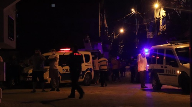 Çatıya çıkan genç kız, korku dolu anlar yaşattı Çatıya çıkan genç kız, korku dolu anlar yaşattı