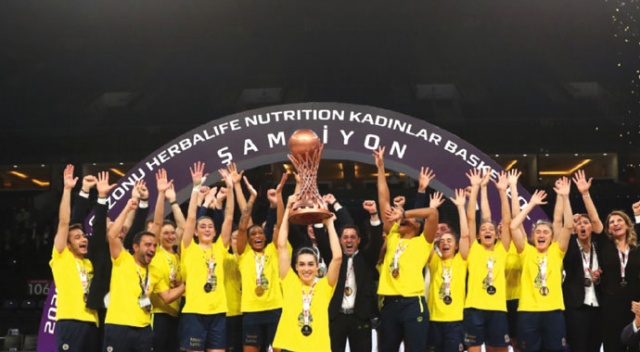 Fenerbahçe'nin kızları potada tarih yazdı Fenerbahçe'nin kızları potada tarih yazdı