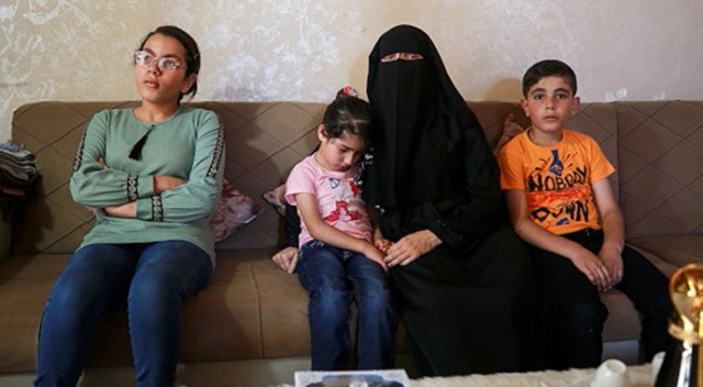 Gazzeli babadan geriye boynu bükük üç yetim kaldı Gazzeli babadan geriye boynu bükük üç yetim kaldı