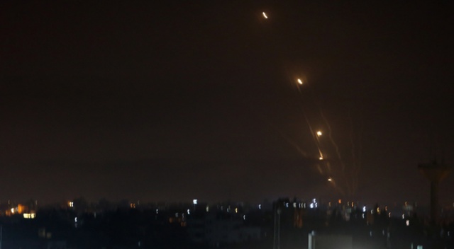 İsrail'den Hamas'ın üst düzey liderinin evine saldırı İsrail'den Hamas'ın üst düzey liderinin evine saldırı
