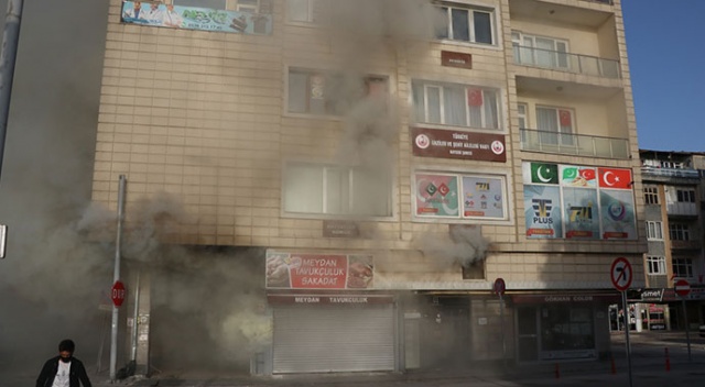 Kayseri'de iş yerinde çıkan yangın hasara neden oldu Kayseri'de iş yerinde çıkan yangın hasara neden oldu