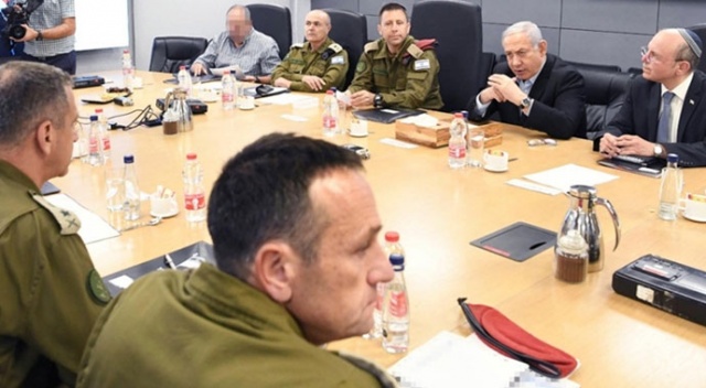Netanyahu'nun koltuğu sallantıda! Bennett'ten koalisyon darbesi Netanyahu'nun koltuğu sallantıda! Bennett'ten koalisyon darbesi