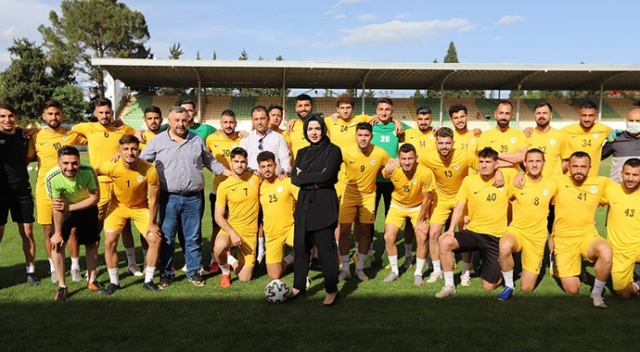 Profesyonel futbol liglerinin şampiyon kadın başkanı gururlu Profesyonel futbol liglerinin şampiyon kadın başkanı gururlu