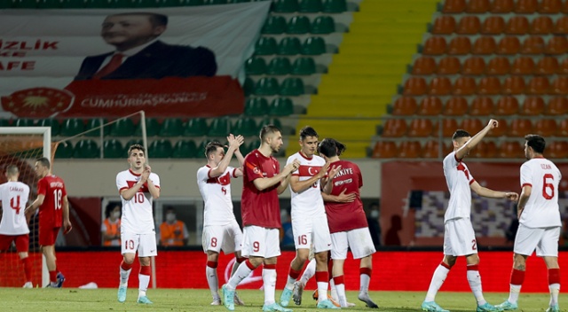 Türkiye, Azerbaycan&#039;ı 2-1 mağlup etti