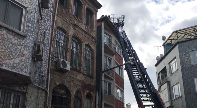 Beyoğlu'nda halı yıkama atölyesinde yangın Beyoğlu'nda halı yıkama atölyesinde yangın