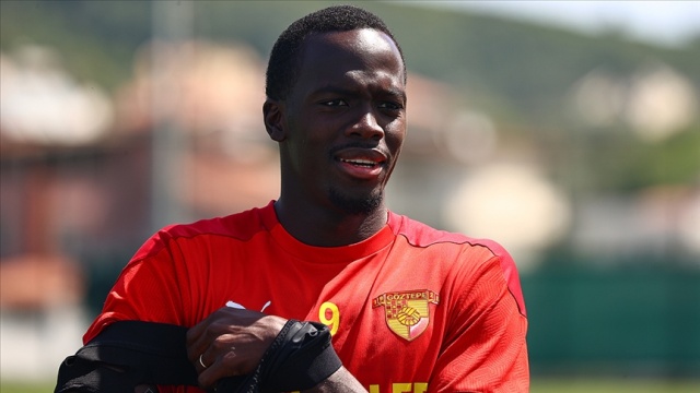 Cherif Ndiaye 3 yıl daha Göztepe'de! Cherif Ndiaye 3 yıl daha Göztepe'de!