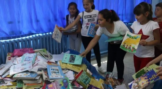 Ders kitaplarını çöpe atmayın! | Türkiye Gazetesi