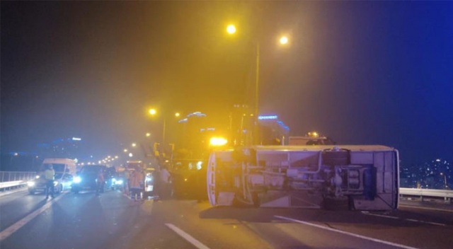 İşçileri taşıyan midibüs devrildi: 4 yaralı İşçileri taşıyan midibüs devrildi: 4 yaralı