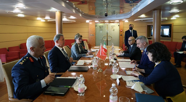 Milli Savunma Bakanı Akar&#039;dan Sicilya&#039;da kritik toplantı