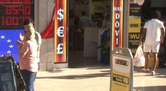 Çalışanlar döviz bürosunu soydurmadı, sahibi böyle teşekkür etti Çalışanlar döviz bürosunu soydurmadı, sahibi böyle teşekkür etti