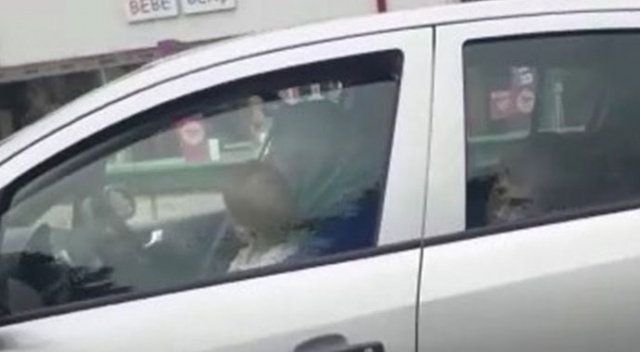 Pes dedirten olay! Kucağında bebeğiyle kilometrelerce yol gitti Pes dedirten olay! Kucağında bebeğiyle kilometrelerce yol gitti