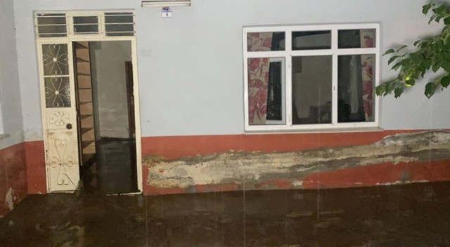 Yağmur Düzce'yi vurdu, evler boşaltılıyor Yağmur Düzce'yi vurdu, evler boşaltılıyor