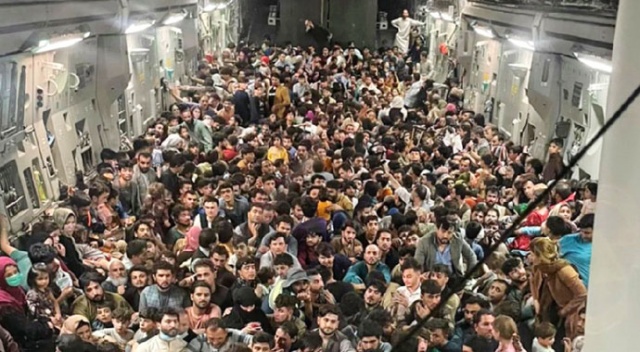 İki kareye tepki yağıyor İki kareye tepki yağıyor