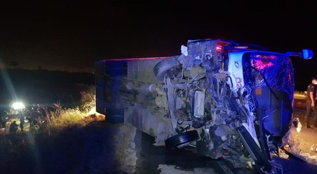 İşçi servisi otomobille çarpıştı: 4 ölü, 5 yaralı