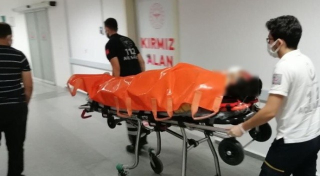 Otomobil ile duvara çarpan alkollü sürücü yaralandı