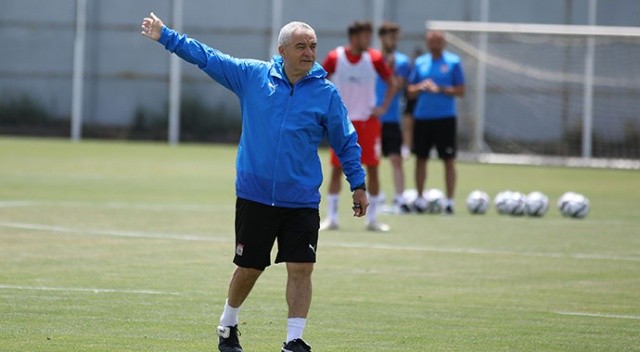 Rıza Çalımbay Trabzonspor’a karşı 33’üncü randevusuna çıkacak Rıza Çalımbay Trabzonspor’a karşı 33’üncü randevusuna çıkacak