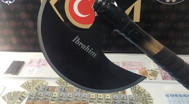 Savaş baltalı tefecilerden 2 milyon lira çıktı Savaş baltalı tefecilerden 2 milyon lira çıktı