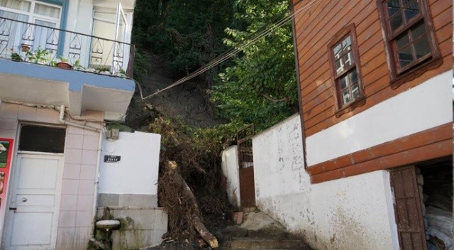 Sel bölgesinde yağış sonrası oluşan heyelan korkuttu Sel bölgesinde yağış sonrası oluşan heyelan korkuttu