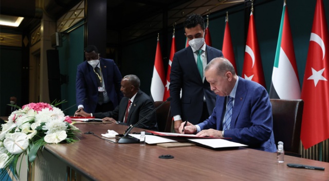 Türkiye ile Sudan arasında 6 anlaşma! Erdoğan'dan basın toplantısında 'işbirliği' ve destek mesajı Türkiye ile Sudan arasında 6 anlaşma! Erdoğan'dan basın toplantısında 'işbirliği' ve destek mesajı