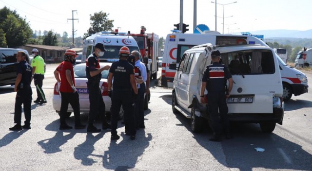 Yolcu otobüsü minibüse çarptı: Yaralılar var Yolcu otobüsü minibüse çarptı: Yaralılar var