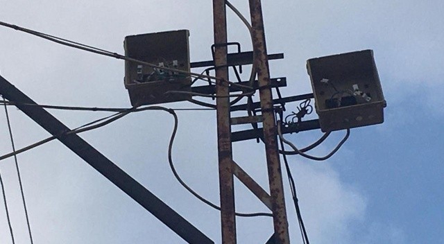 Elektrik direğine çıktı, hayatını kaybetti Elektrik direğine çıktı, hayatını kaybetti