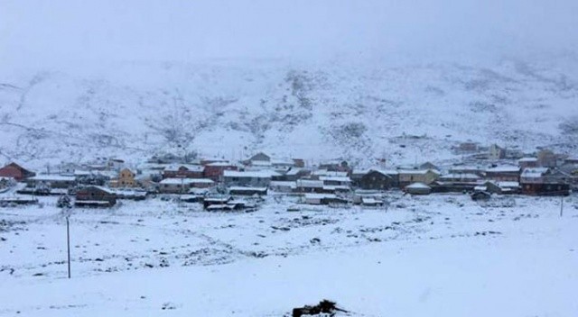 Gümüşhane’de yılın ilk karı düştü: Yüksek kesimler beyaza büründü
