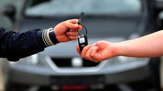 Kiraladığı aracı 132 bin TL&#039;ye sattı!