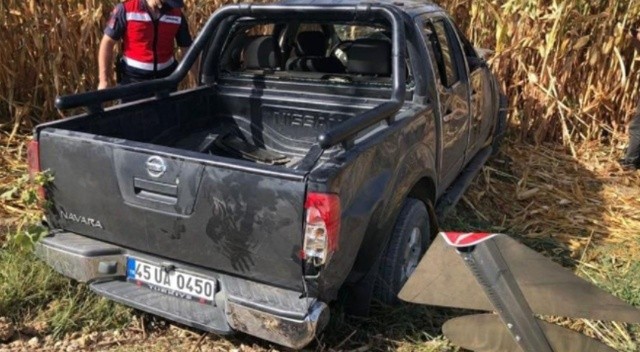 Manisa'da otomobil tarlaya uçtu: 4 yaralı Manisa'da otomobil tarlaya uçtu: 4 yaralı