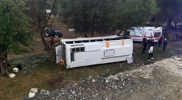 Otobüs şarampole devrildi: Ölü ve yaralılar var Otobüs şarampole devrildi: Ölü ve yaralılar var