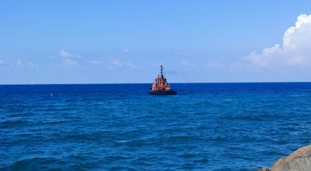 Samandağ Sahilinde petrol temizliği sabahım ilk ışıklarıyla başladı Samandağ Sahilinde petrol temizliği sabahım ilk ışıklarıyla başladı
