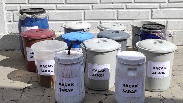 Tokat'ta 750 litre kaçak içki ele geçirildi Tokat'ta 750 litre kaçak içki ele geçirildi