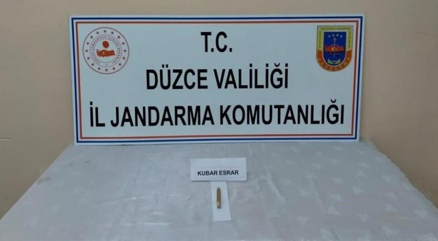 Yol uygulamasında durdurulan araçlardan uyuşturucu çıktı Yol uygulamasında durdurulan araçlardan uyuşturucu çıktı