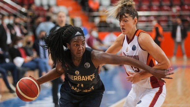 Avrupa&#039;daki derbide kazanan Fenerbahçe oldu
