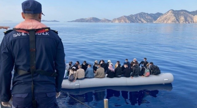 Göçmenlerin imdadına Sahil Güvenlik yetişti Göçmenlerin imdadına Sahil Güvenlik yetişti