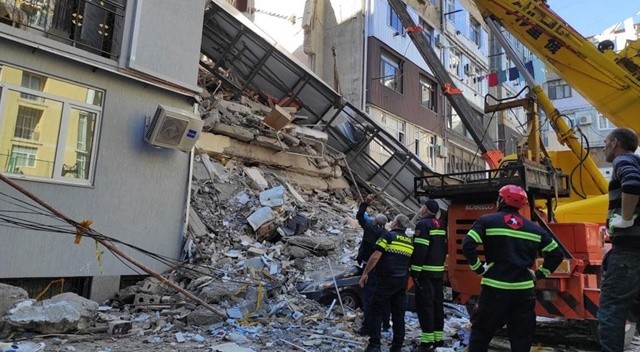 Gürcistan'da bina çöktü: 7 ölü Gürcistan'da bina çöktü: 7 ölü